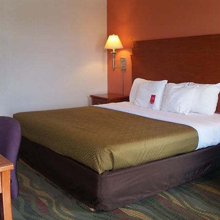 Econo Lodge Mcpherson Esterno foto