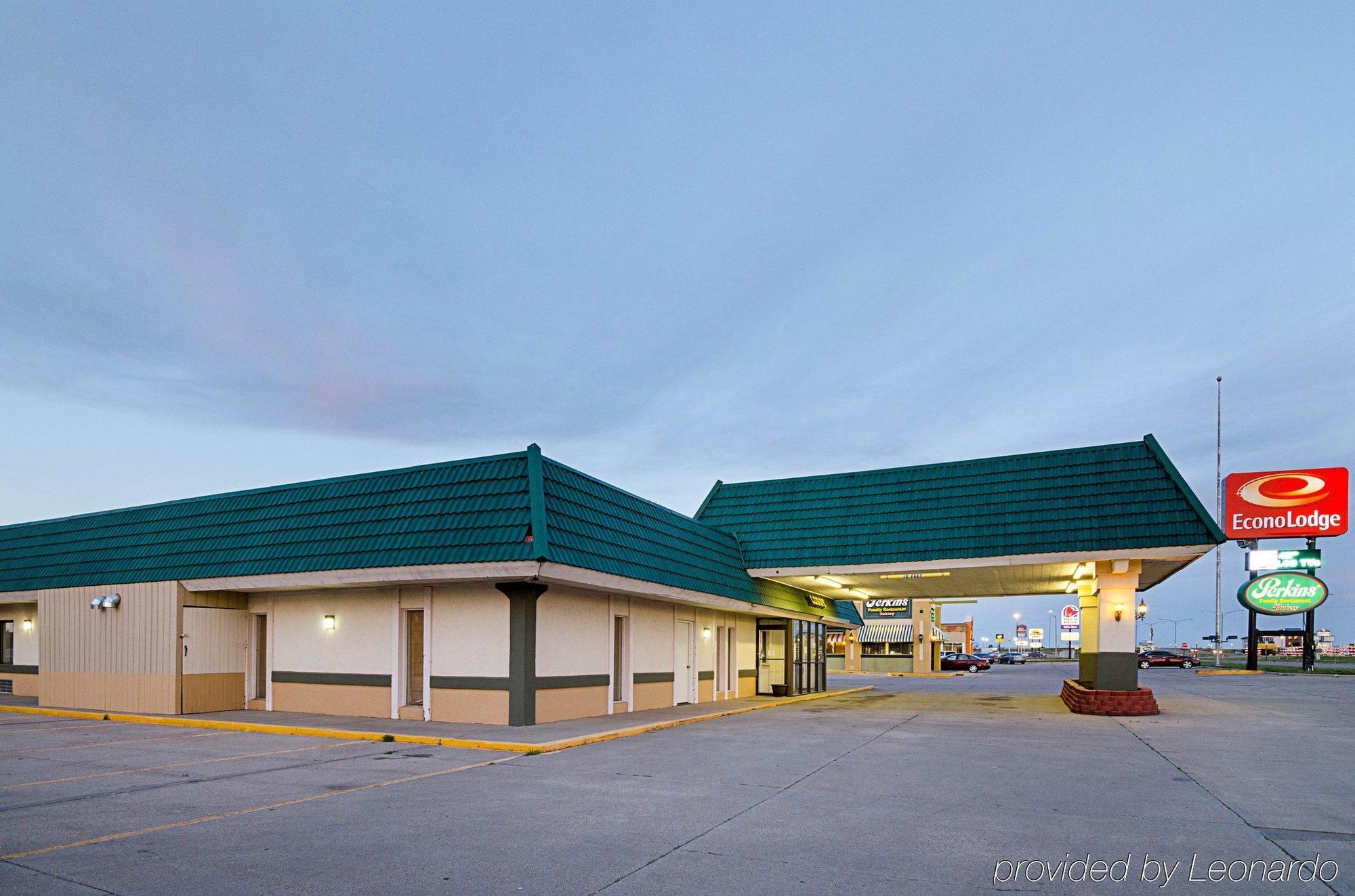 Econo Lodge Mcpherson Esterno foto