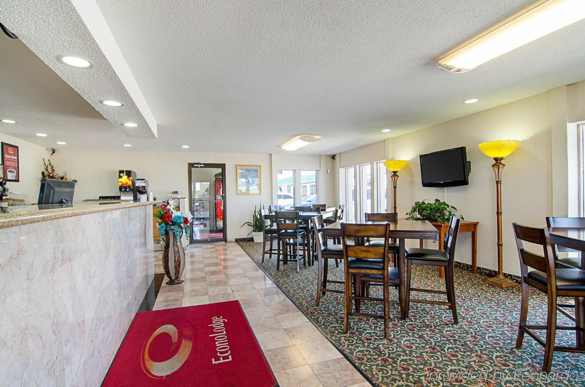 Econo Lodge Mcpherson Esterno foto
