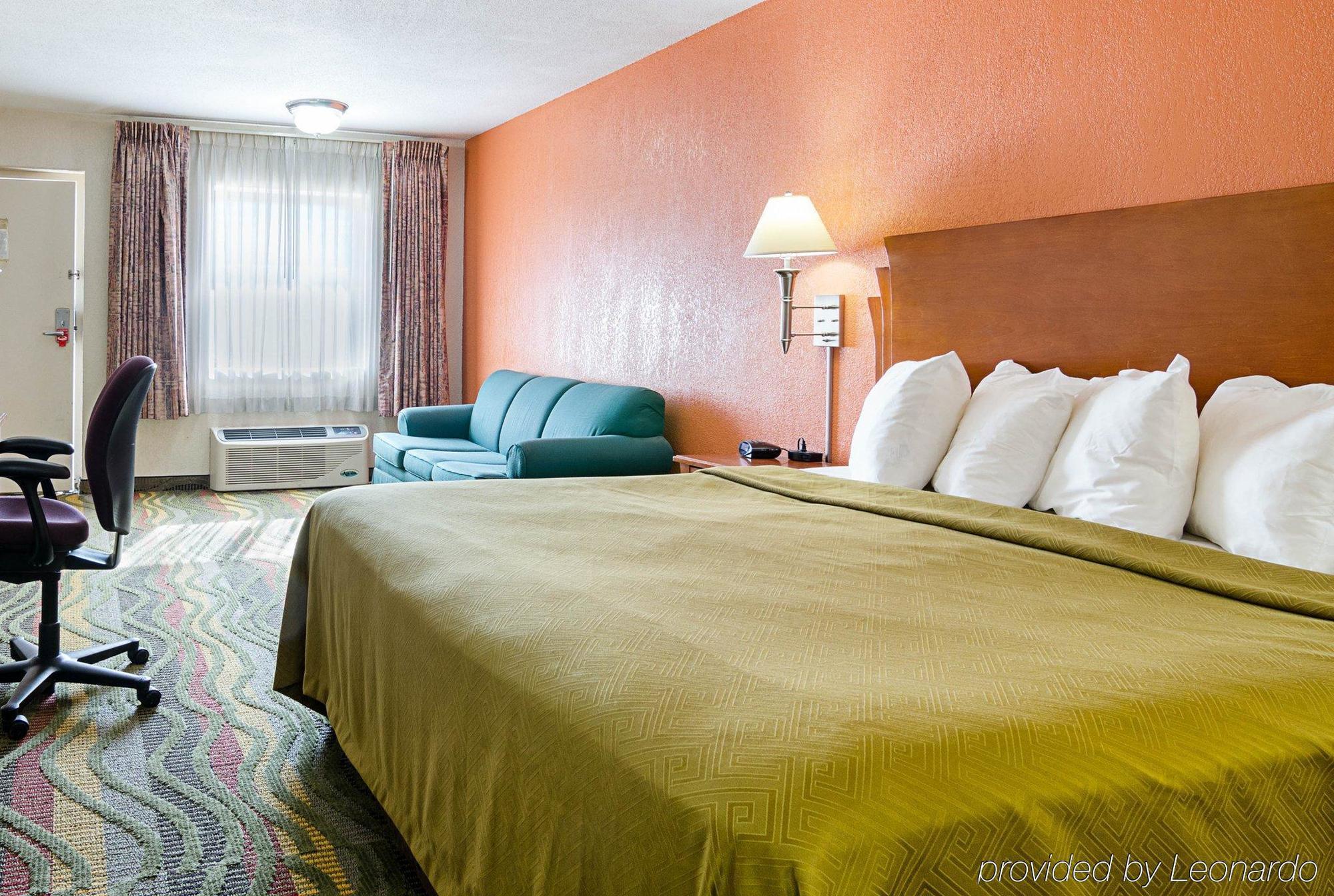 Econo Lodge Mcpherson Esterno foto