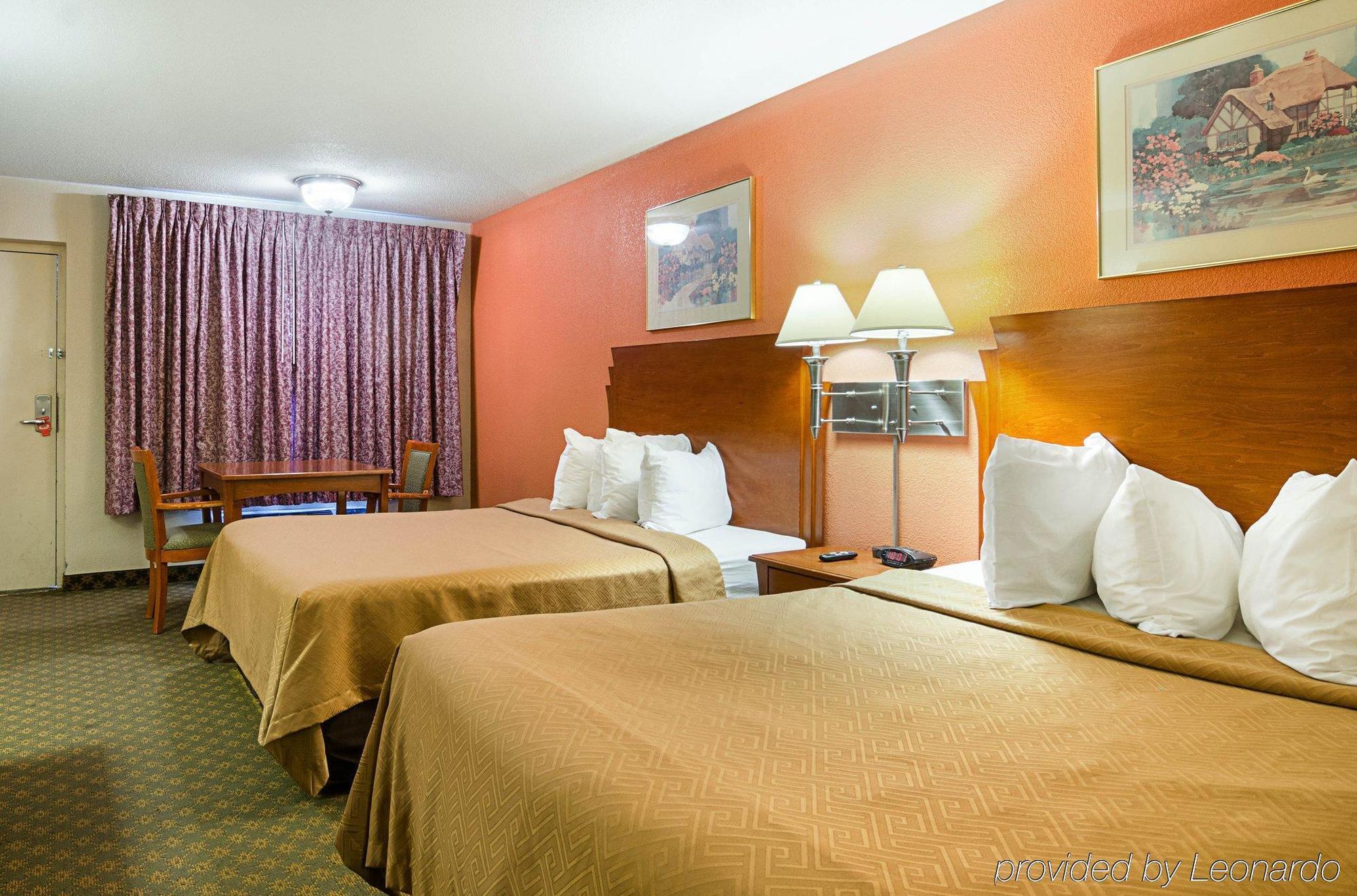 Econo Lodge Mcpherson Esterno foto