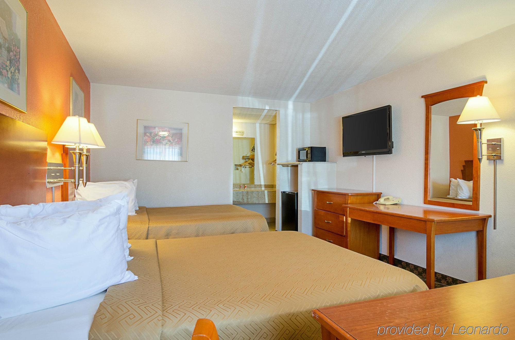 Econo Lodge Mcpherson Esterno foto