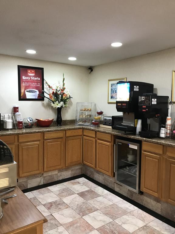 Econo Lodge Mcpherson Esterno foto