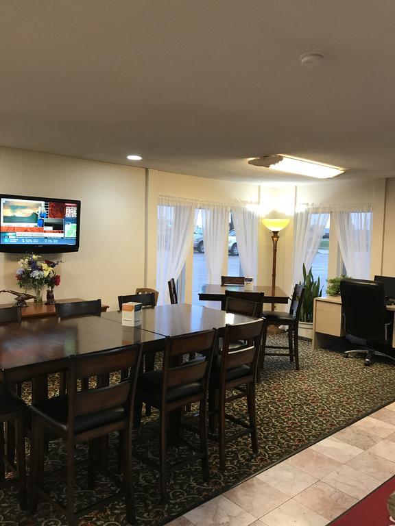 Econo Lodge Mcpherson Esterno foto