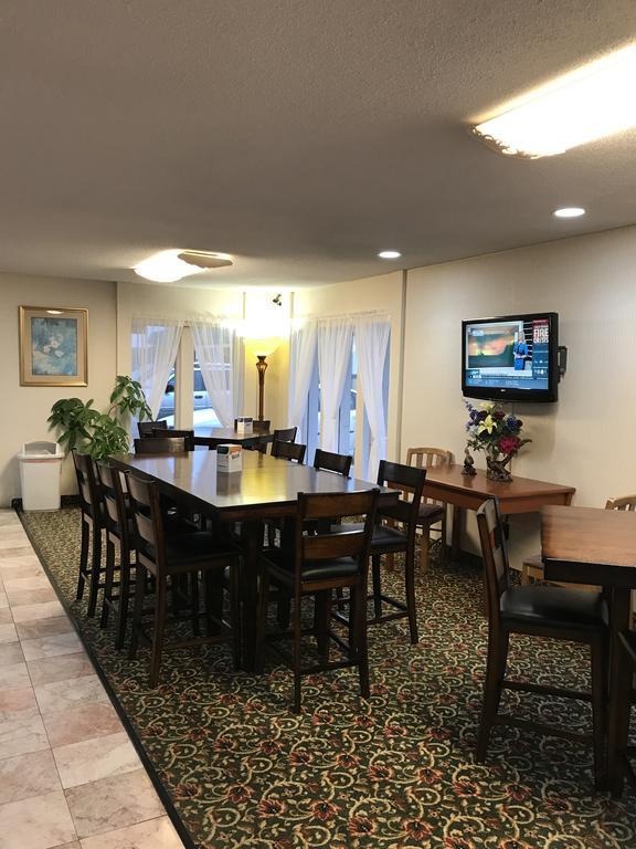 Econo Lodge Mcpherson Esterno foto
