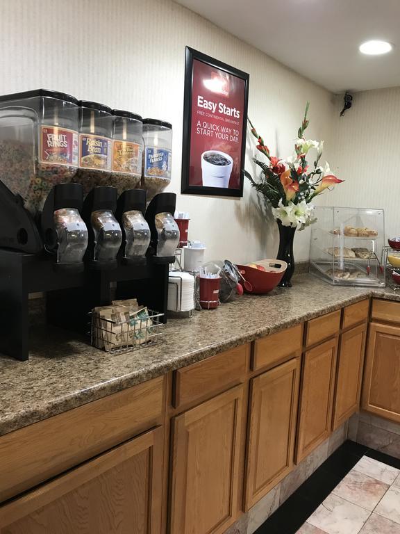 Econo Lodge Mcpherson Esterno foto