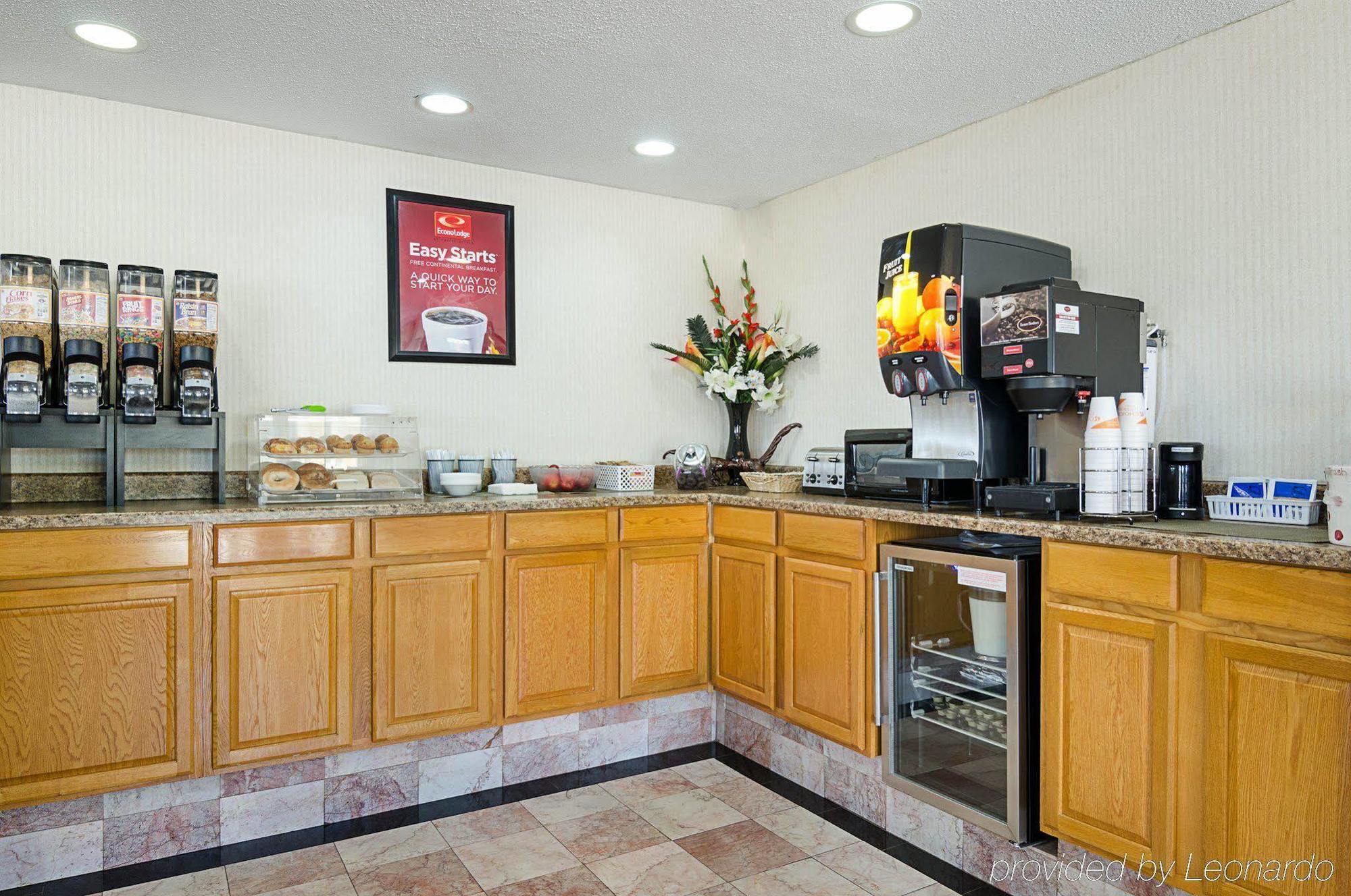 Econo Lodge Mcpherson Esterno foto