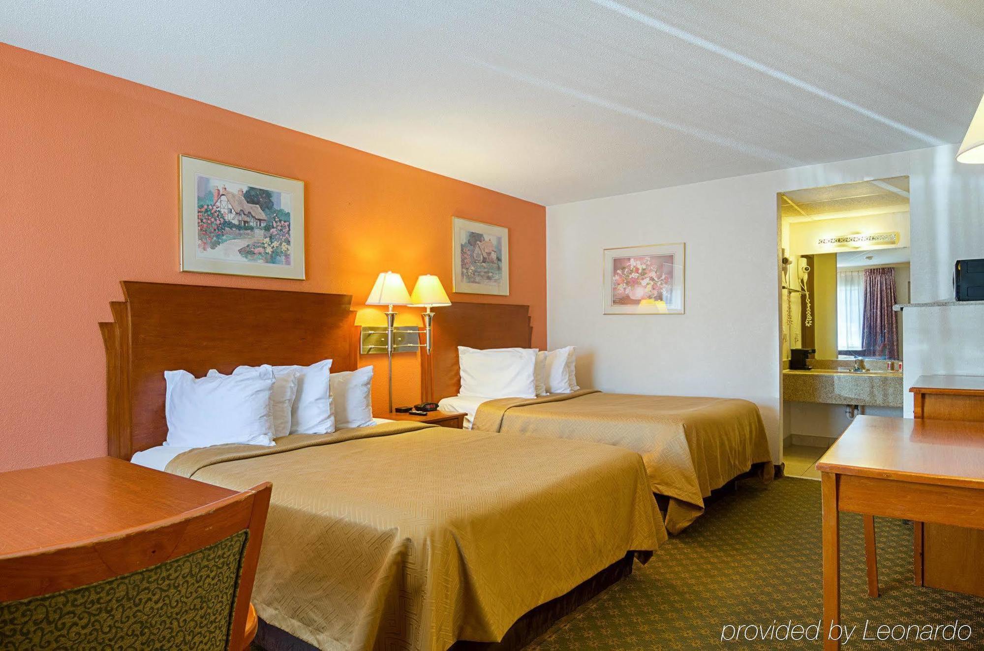 Econo Lodge Mcpherson Esterno foto