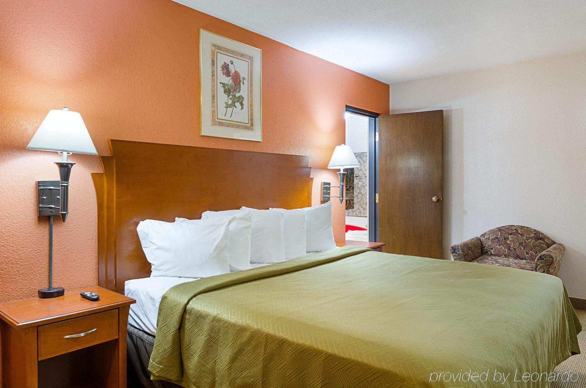 Econo Lodge Mcpherson Esterno foto